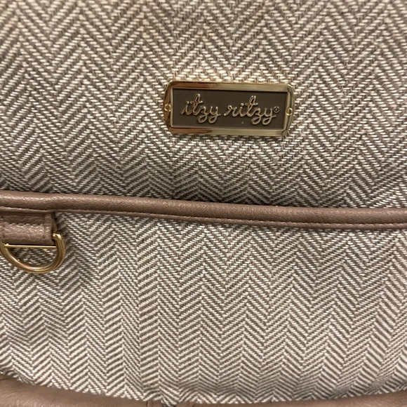 Itzy Ritzy Taupe and White Chevron Bag - Picture 3 of 7